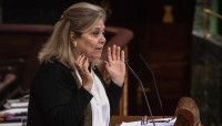 Macarena Montesinos, la diputada que reconoció aceptar viajes de lujo en yate, cobra 6.447 euros brutos y 1.959 libres de impuestos al mes