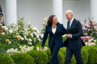 ​Kamala Harris, ante la opción de doblar su sueldo tras la retirada de Biden si vence a Trump