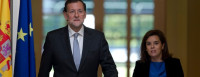 Lo que nos cuesta iluminar a Rajoy y Sáenz de Santamaría en sus comparecencias públicas