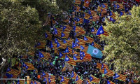 La otra Diada: confusión y opacidad para conocer los sueldos públicos de los delegados de Cataluña en el exterior
