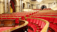 Los grupos parlamentarios del Parlament de Cataluña podrán tener asesores que cobren 8.300 euros brutos en junio y diciembre