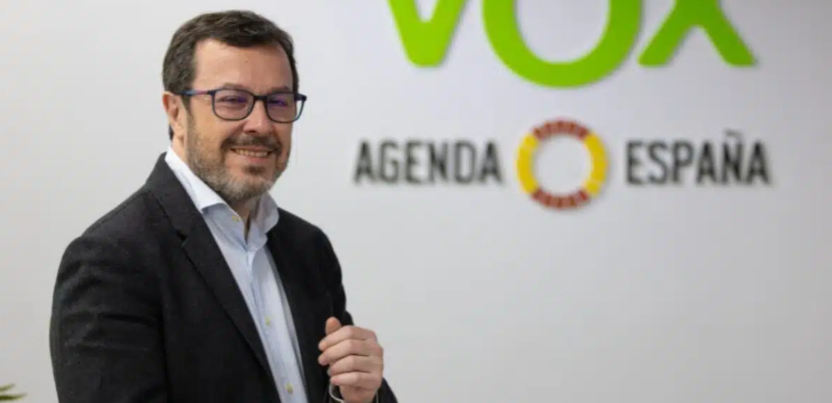 Fúster, el sustituto de Monasterio en Vox Madrid que cobró 46.400 euros brutos anuales de Disenso, la fundación que preside Abascal de